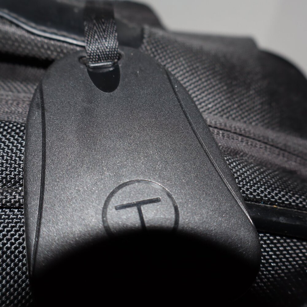 Tumi T-Tech Presidio Macarthur Wheeled Compact Laptop Briefcase Style 67102D - Picture 5 of 15